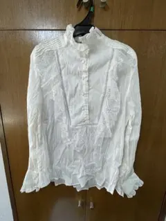 ZARA ホワイトレースフリルシャツ