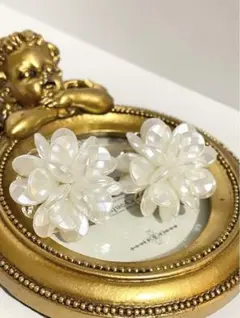 ホワイトフラワー ノンニッケルイヤリング