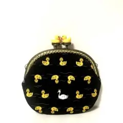 ブラック/ひょうきんなアヒル柄のがま口(アヒルげんこ)