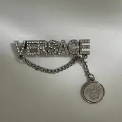 VERSACE ノベルティロゴ ラインストーン ブローチ