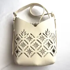 【新品同様】genten ゲンテン KIRIKO キリコカットショルダーバッグのサムネイル