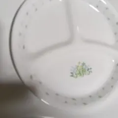 ＣＯＲＥＬＬＥ 花柄 仕切り皿 ランチプレート 未使用品のサムネイル