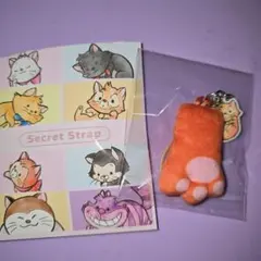 ディズニーストア　猫の日　シークレット　ストラップ　ねこの手