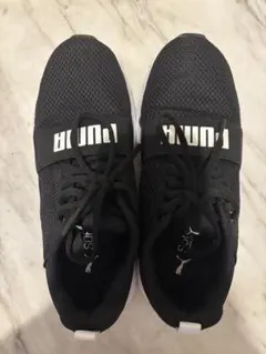PUMA スニーカー ブラック レディースのサムネイル
