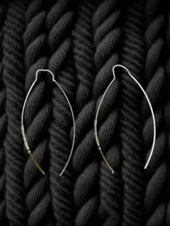 シルバービーズ装飾ピアス