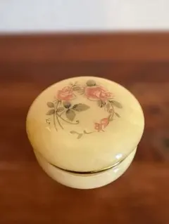 【オールドイタリアンビンテージ】60's薔薇柄手彫アラバスター小物入れ 大理石 2026年最新】アラバスター 小物入れの人気アイテム - メルカリ