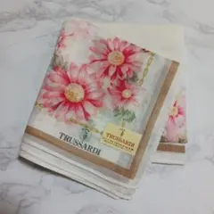 新品未使用TRUSSARDI トラサルディ 高級ハンカチ 花柄 ピンクのサムネイル