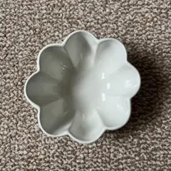 よしざわ窯 益子焼 花型 小鉢 ホワイトのサムネイル