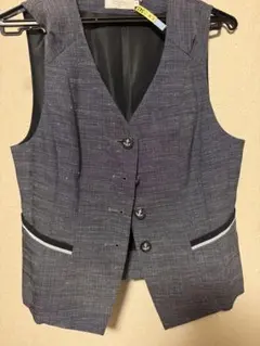 ラメ入りグレーベスト　ノースリーブテーラードジャケット　※他出品あり同梱送料割引