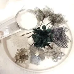 ✿透かしフラワー✿成人式　卒業式　和装髪飾り　シルバー　ブラック系　モノトーン