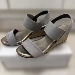 美品　シューラルー　サンダルのサムネイル