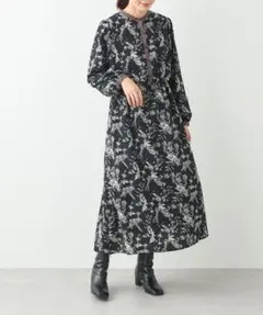 NICE CLAUP ／線画花柄ワンピース