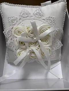 【4℃】ホワイトリングピロー ローズデザイン