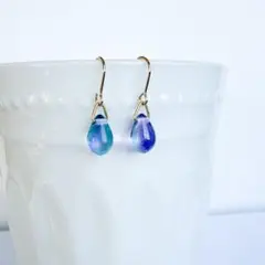 チェコしずくビーズのシンプルピアス　ブルーxパープル　プチプラ　ワンコイン