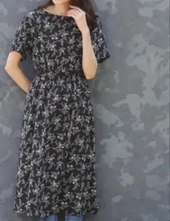 美品　doula doula フラワープリント　ワンピース　ブラックのサムネイル