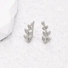 ete K10 リーフデザイン フックピアス 片耳用 ete K10 リーフデザイン フックピアス 片耳用 - メルカリ