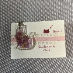 猫型レジンチャーム 紫色の花付き