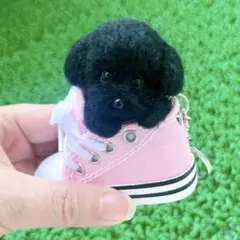 ハンドメイド 羊毛フェルト ブラック　トイプードル　スニーカー ぬいぐるみのサムネイル