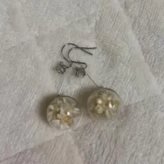 ドライフラワー入り透明ピアス