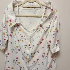 INGNIの花柄 半袖ボタンアップシャツ