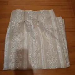 オーダーカーテン　ベージュ刺繍入り裏地カーテンのサムネイル