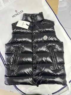 MONCLER ブラック ダウンベスト