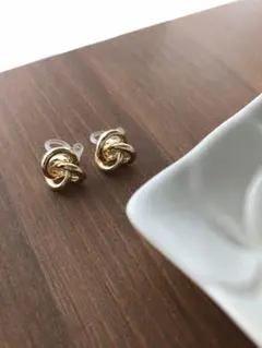 2026年最新】ahkah ピアスの人気アイテム - メルカリ