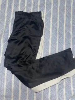 ホワイトライン　ニコアンド サイドライン白黒　NUMERALSジャージパンツ