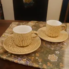 クリーム色の陶器 カップ・ソーサー セット