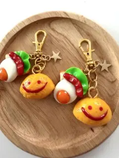 オムライス　ニコちゃん　目玉焼き　食品サンプル　　チャーム　ミニチュアフード