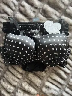 B75、C70水玉模様ブラジャーショーツセット