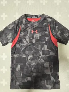 Under Armour グラフィックTシャツ サイズYMD 黒/赤