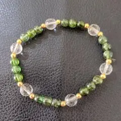 グリーンストーンとクリスタルのブレスレット