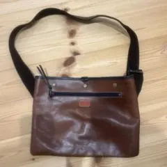 本革　ショルダーバッグ