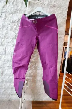 ARC'TERYX レディース スノーボードパンツ パープルのサムネイル