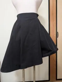 4298シズカコムフレアスカート　サイズ40 黒　アシンメトリーのサムネイル