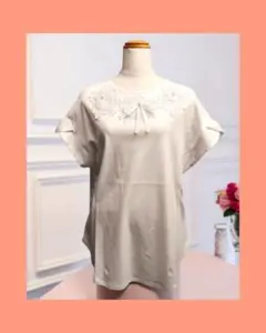 ♣♥super beauty 立体お花装飾Tシャツ　ホワイト　４４サイズのサムネイル