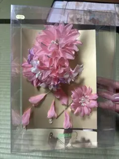 【閉店セール】ピンクの合成花髪飾り コーム付き