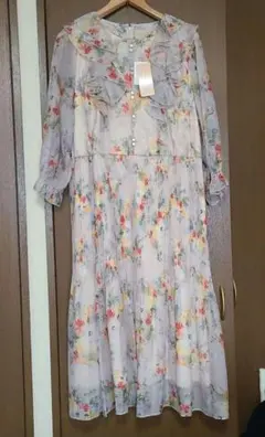 【期間限定お値下げ】ローズティアラ　ワンピース　ベージュ