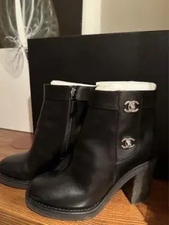 ほぼ新品 ✩ CHANEL シャネル ターンロック ココマーク ブーツのサムネイル