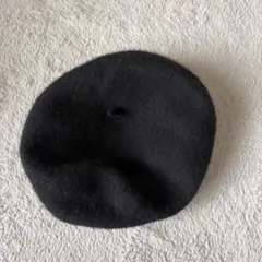 黒いウールベレー帽