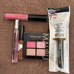 アイシャドウパレットとリップセット