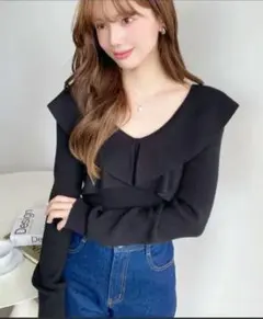 ブラック フリル付きニットセーター