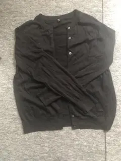 UNIQLO ブラックボタン付きカーディガン