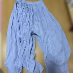 薄い青のガウチョパンツ