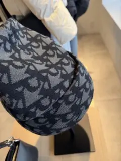 Calvin Kleinグレーとブラックニットビーニーのサムネイル