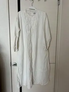 【Samansa Mos2】アイボリー刺繍入り ワンピース