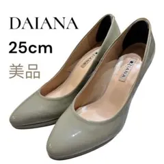 極美品！DIANA　エナメルパンプス　25cm　ベージュ　ポインテッドトゥのサムネイル