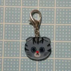 ハンドメイド　垂れ耳とら猫の顔の　ファスナーチャーム　無料でストラップに変更可能
