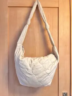 ホワイト キルティング ショルダーバッグ